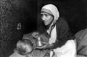 (Photo credit: Mary Ellen Mark) Mother Teresa caring for the sick and dying.